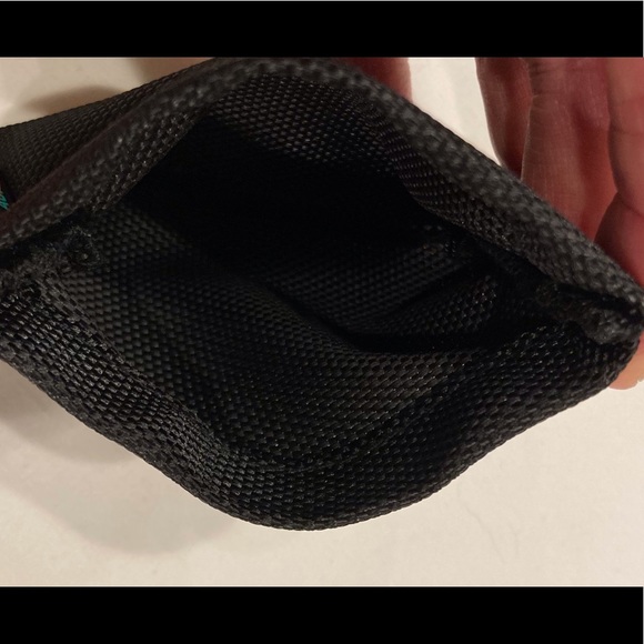 Aukey Earphones Storage Carry Case - Picture 5 of 5